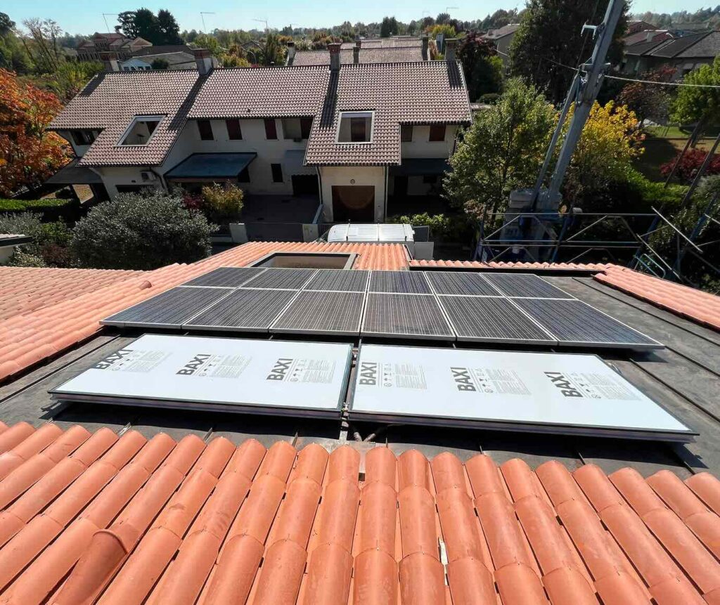 Installazione di pannelli termici per riscaldamento acqua