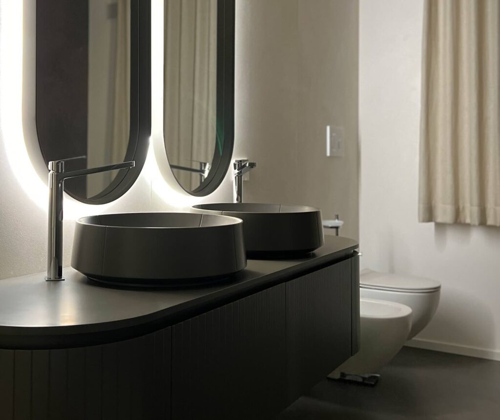 Impianto idrico in un bagno residenziale