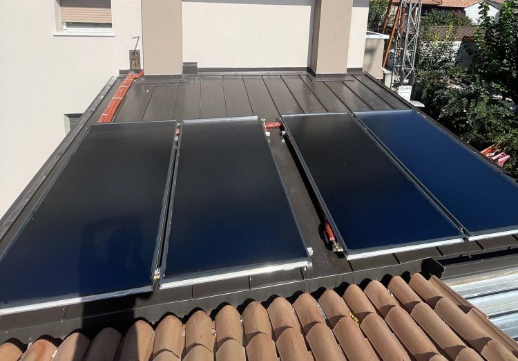 Pannelli solari termici nuovi installati